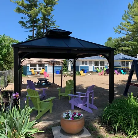 Wu Wu'S Cabins Wasaga Beach Exterior photo